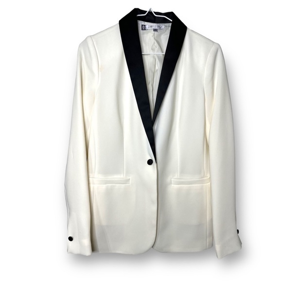 Jennifer Lopez Jackets & Blazers - ✨ JENNIFER Lopez White & Black Blazer -  XS - women